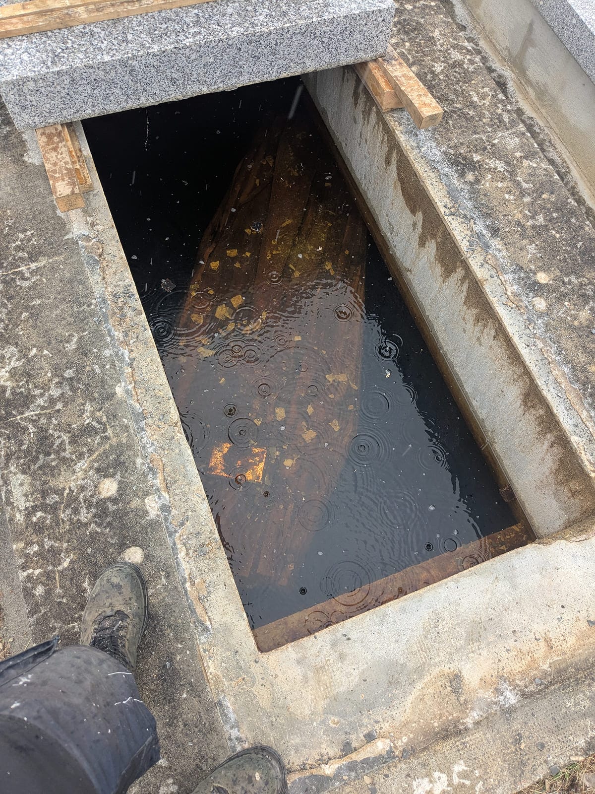 Eau dans caveau opération de pompage