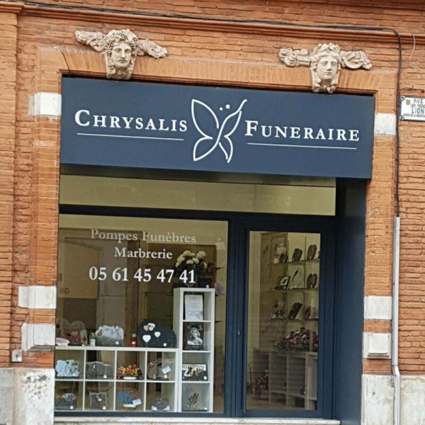 facade de boutique des plaques